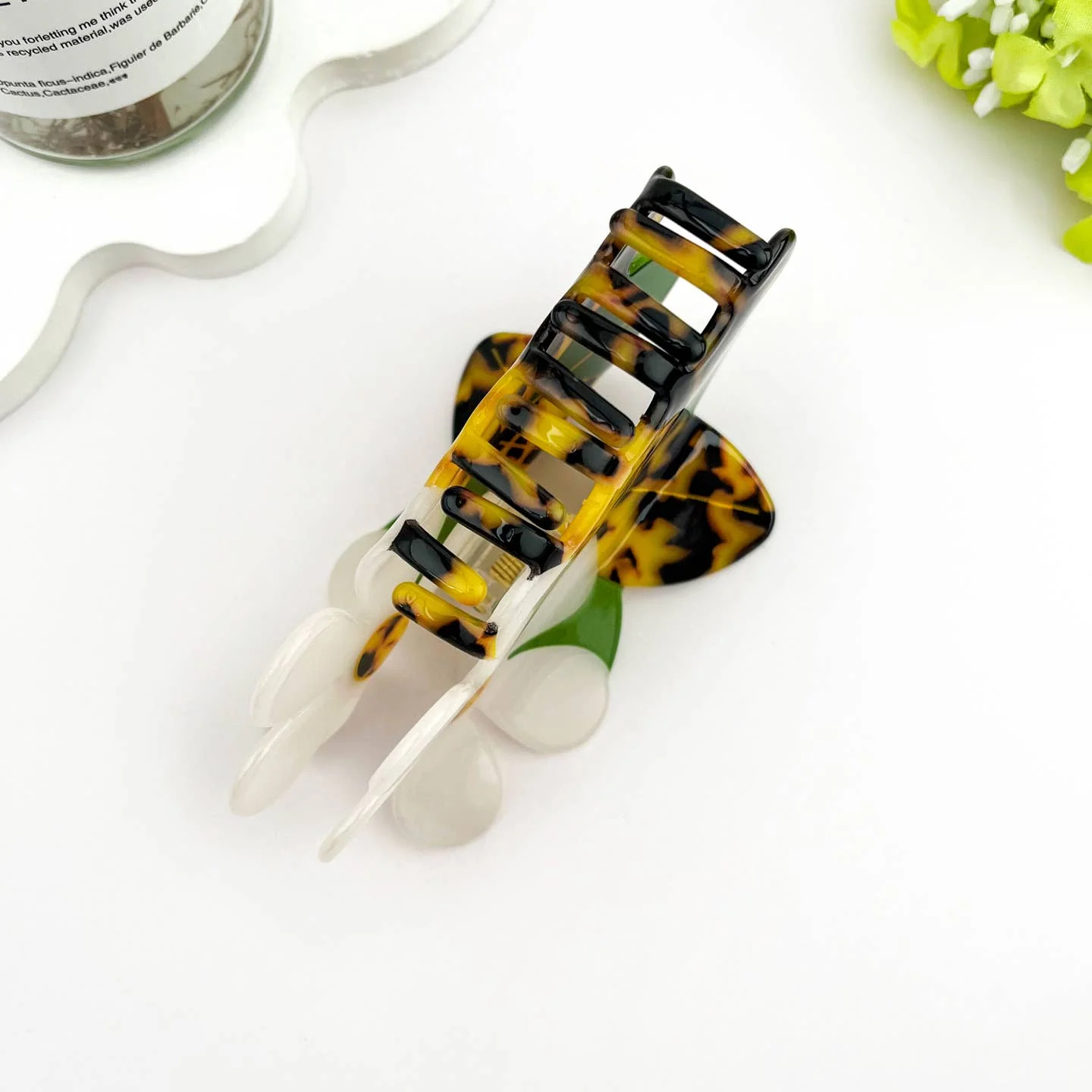 Daisy Flower Hair Claw Clip - Image 4