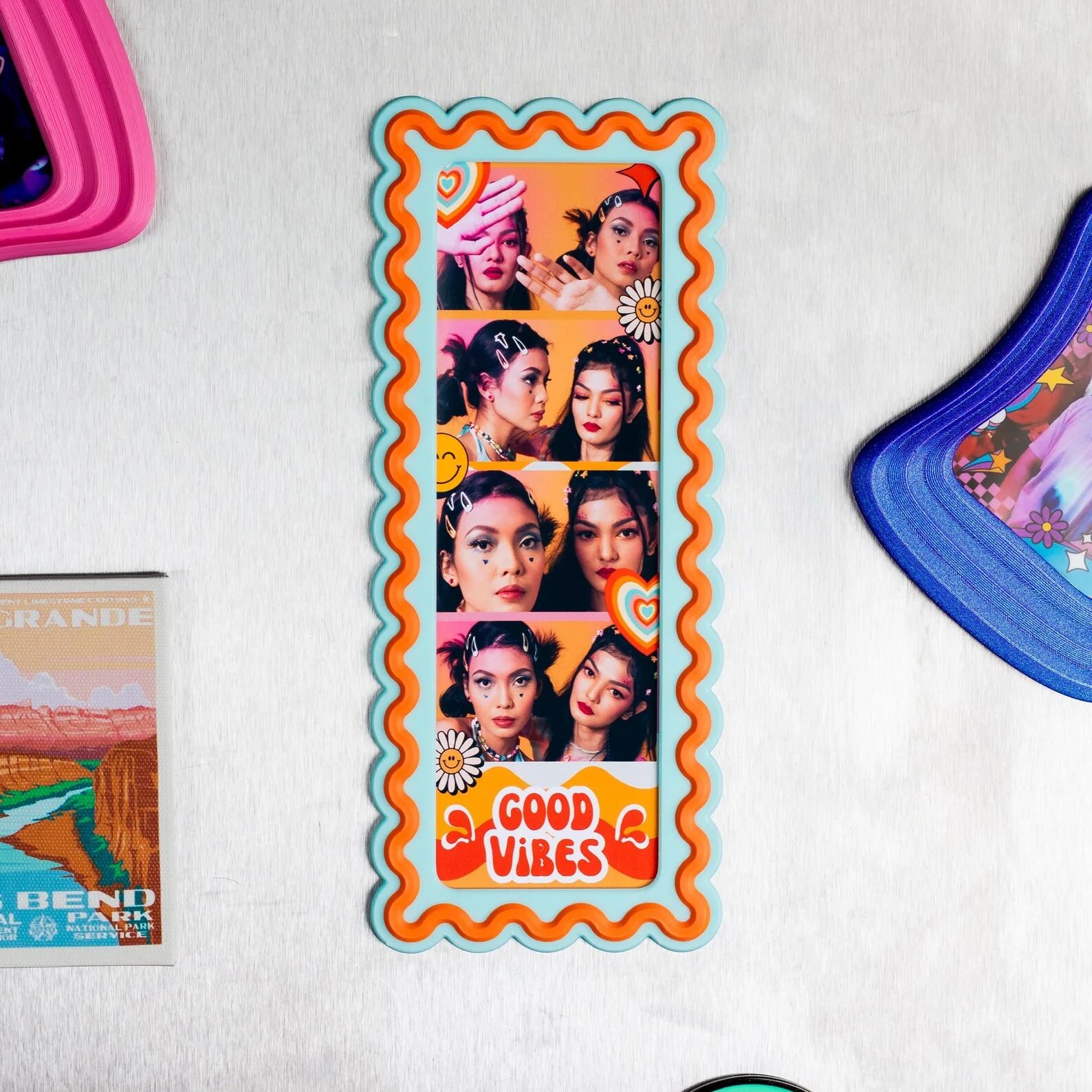 Scalloped Magnetic Photobooth Frame - Image 7