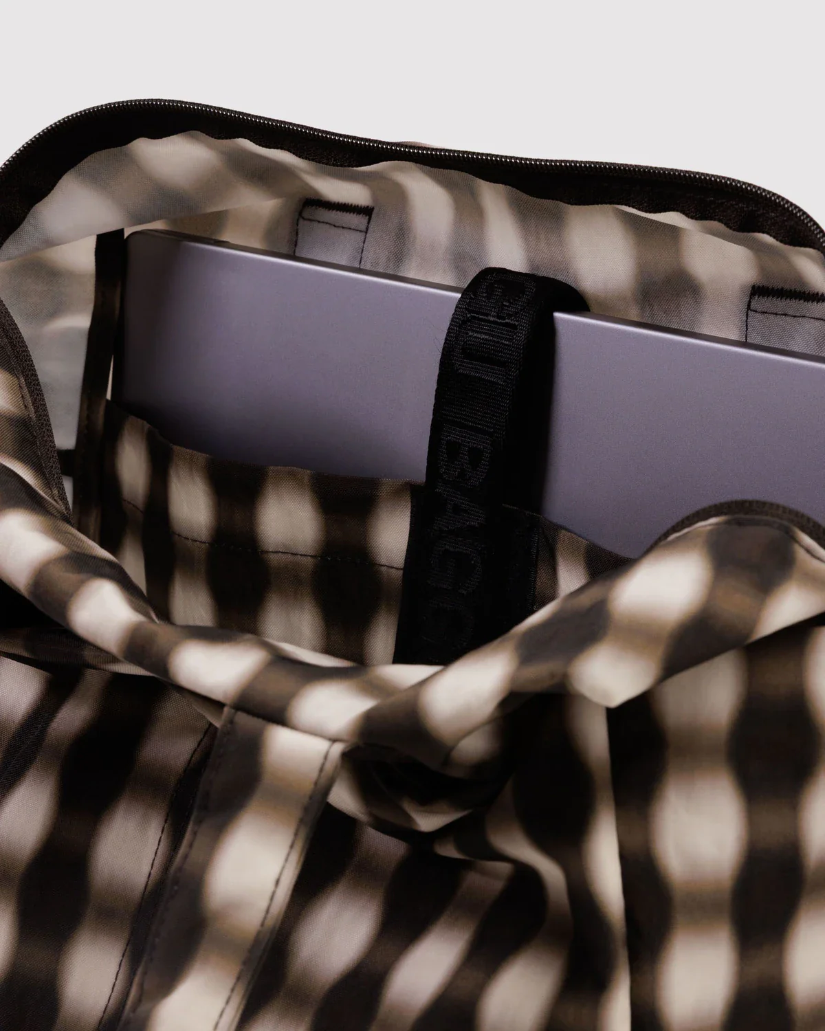 Everyday Cloud Bag - Blurred Gingham Brown - Image 3