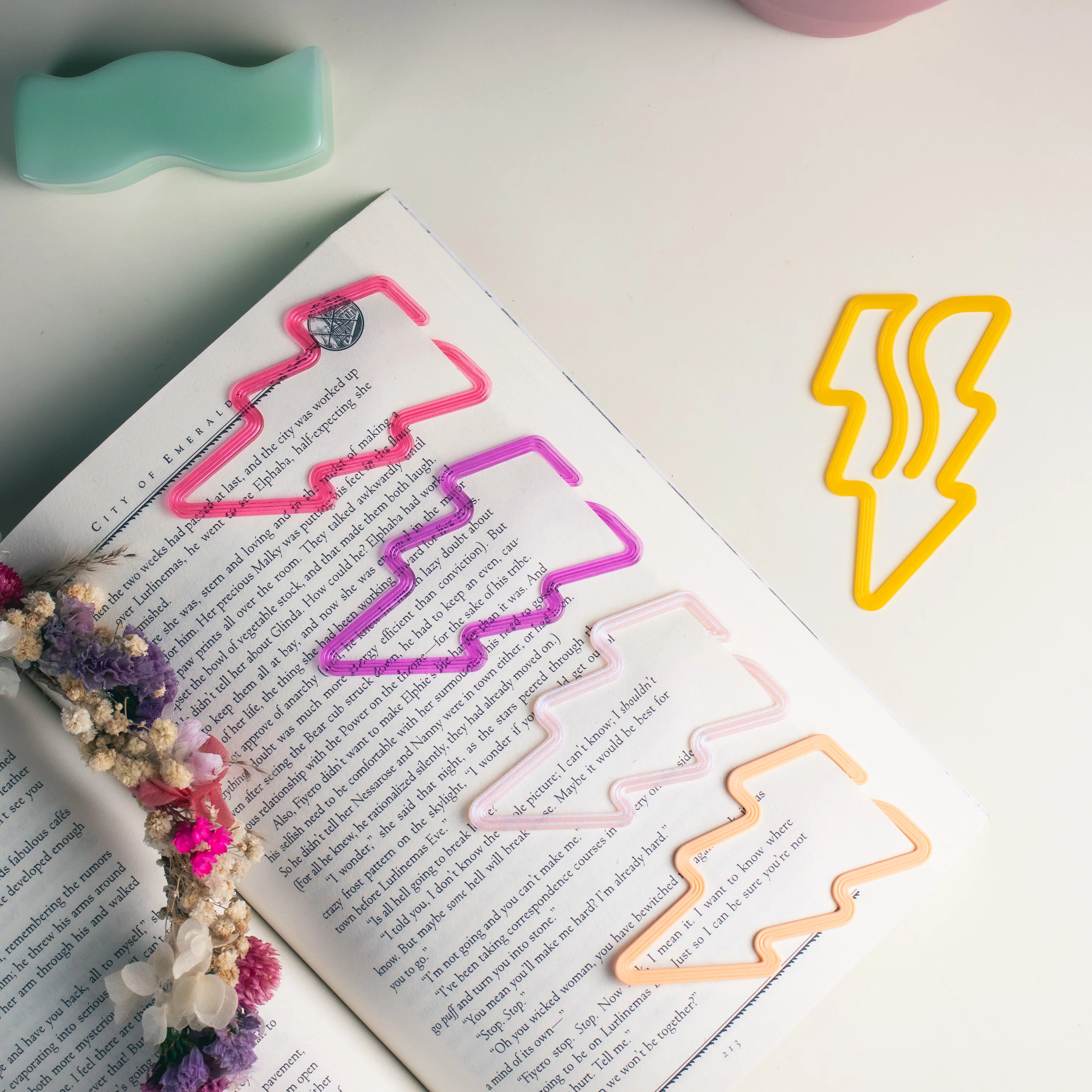 Bolt Bookmark - Glass Lemon - Image 3