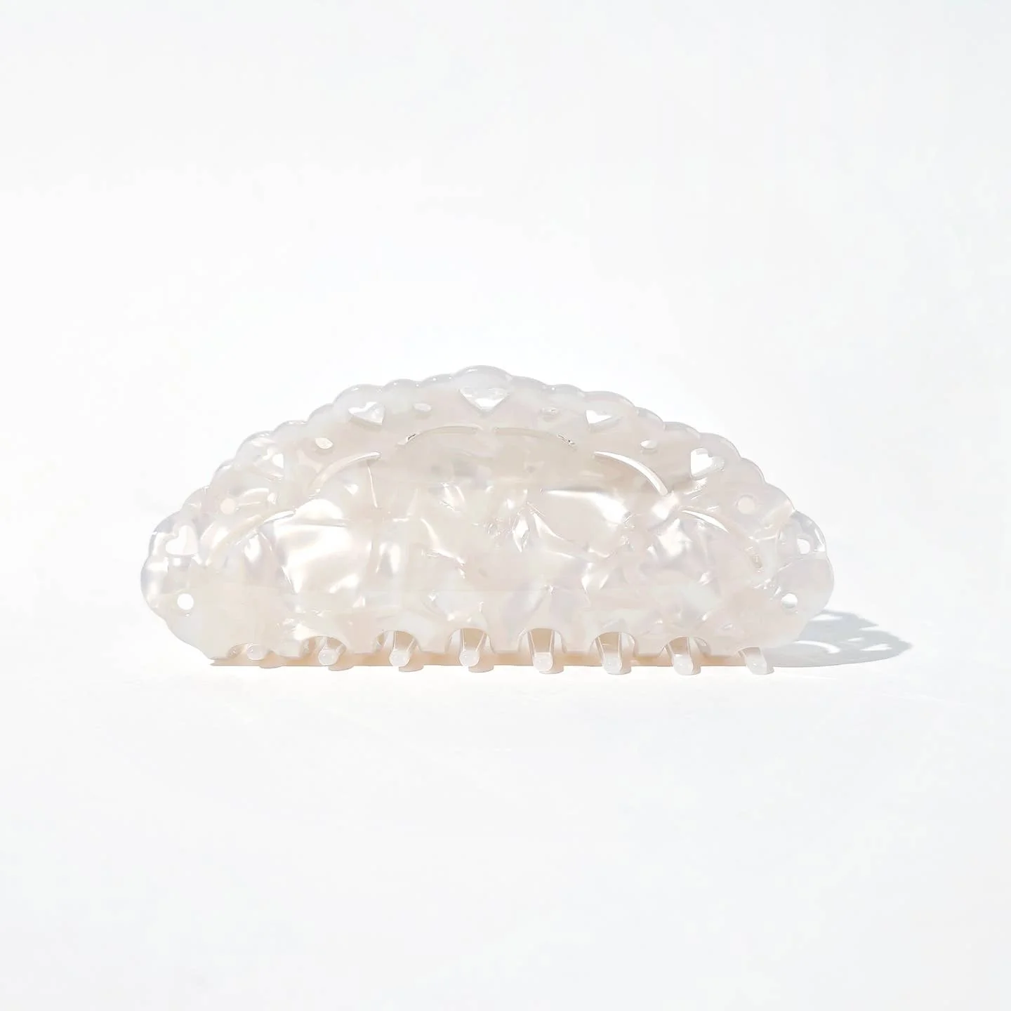 Lace Claw - Cream