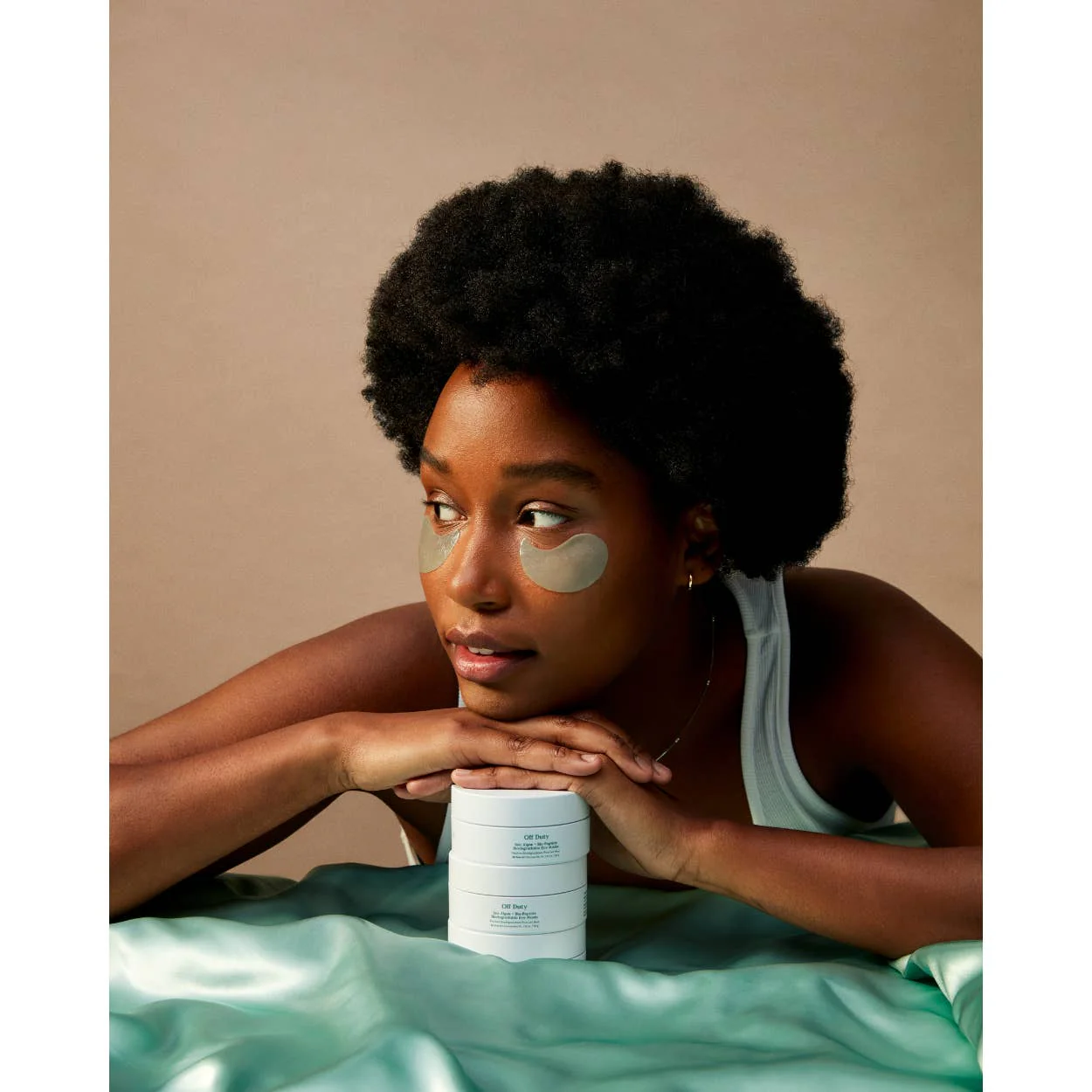 Off Duty Sea Algae + Bio-Peptide Smoothing Eye Mask - Image 2