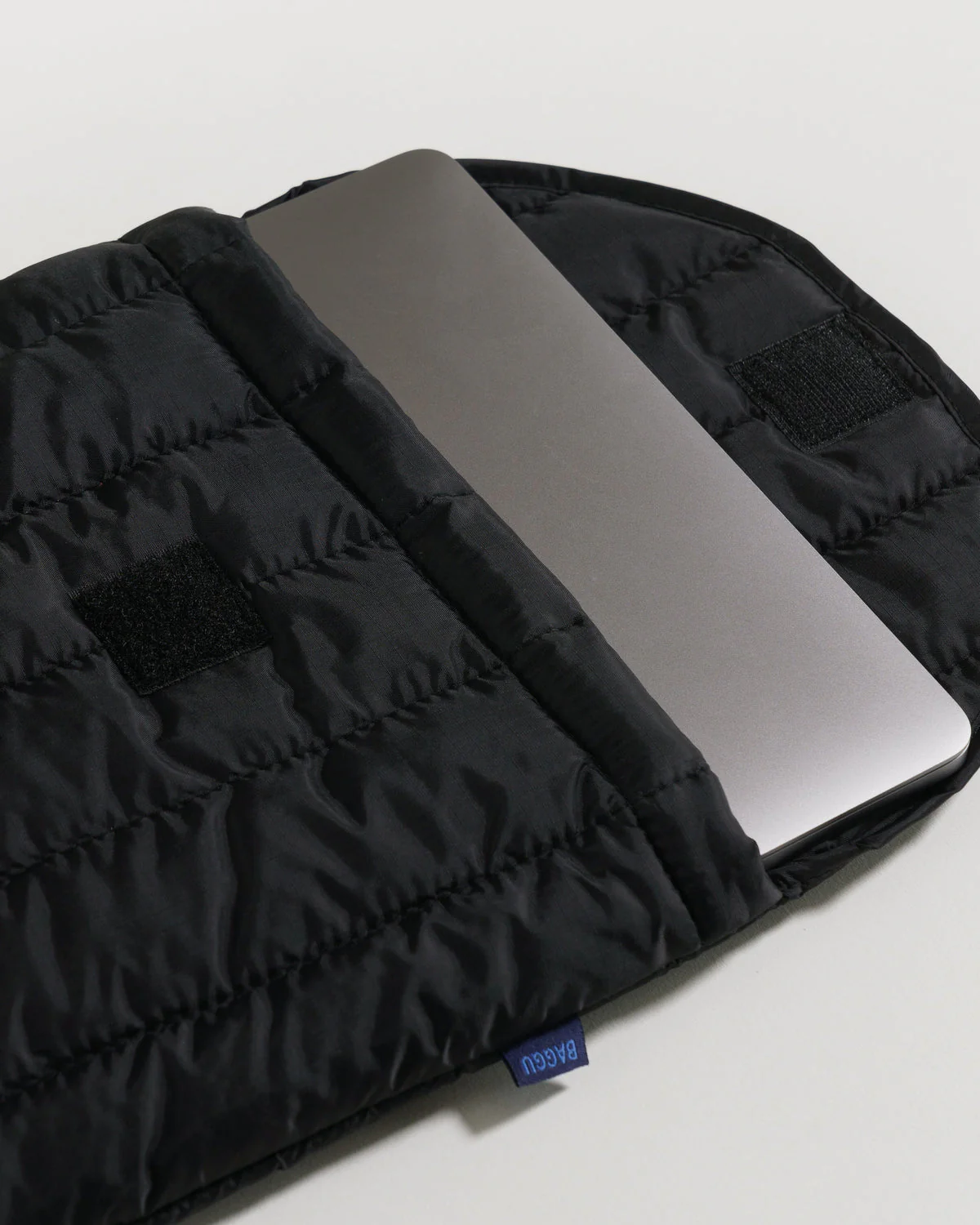 Puffy Laptop Sleeve 13/14" - Black - Image 3