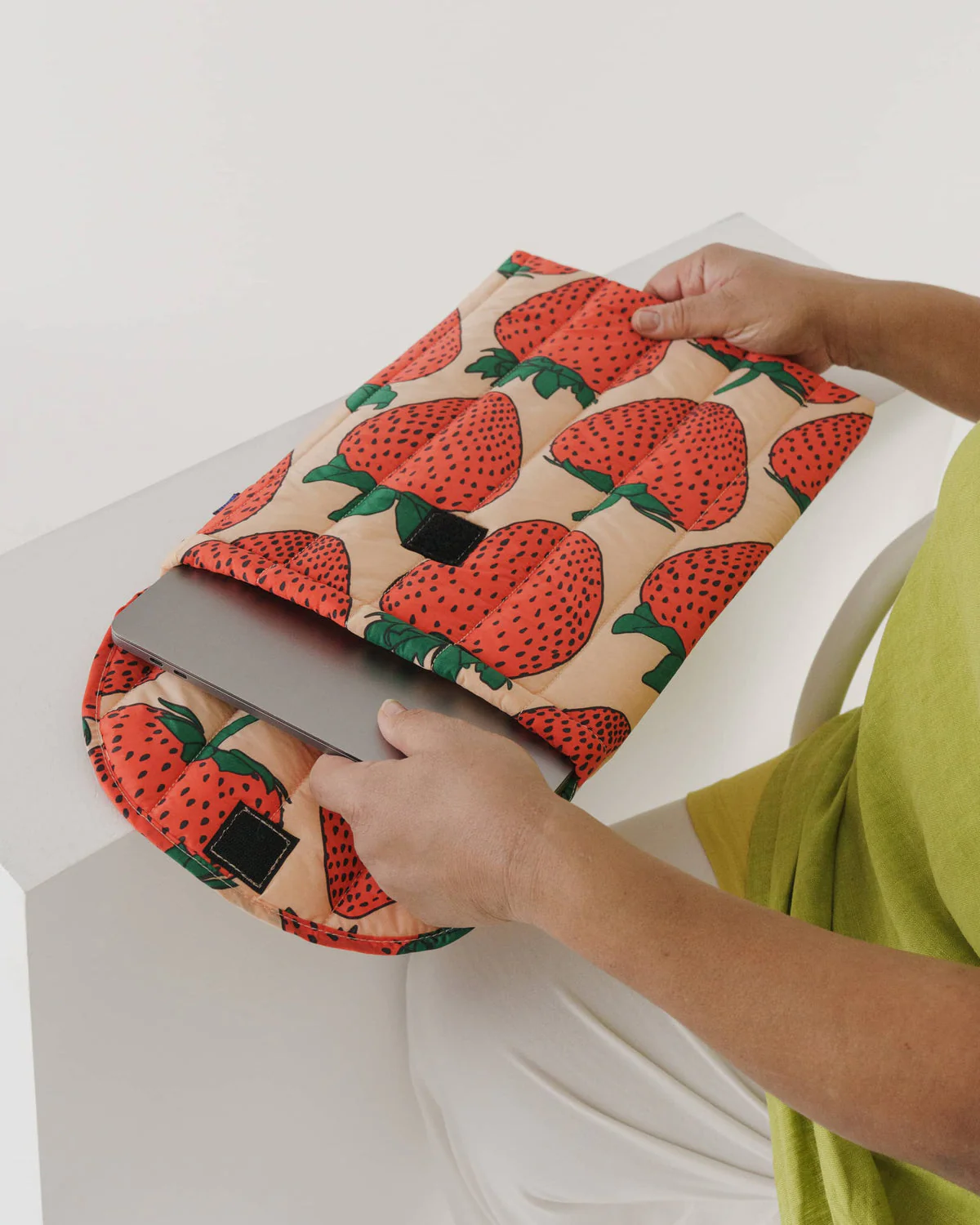 Puffy Laptop Sleeve 16" - Strawberry - Image 2