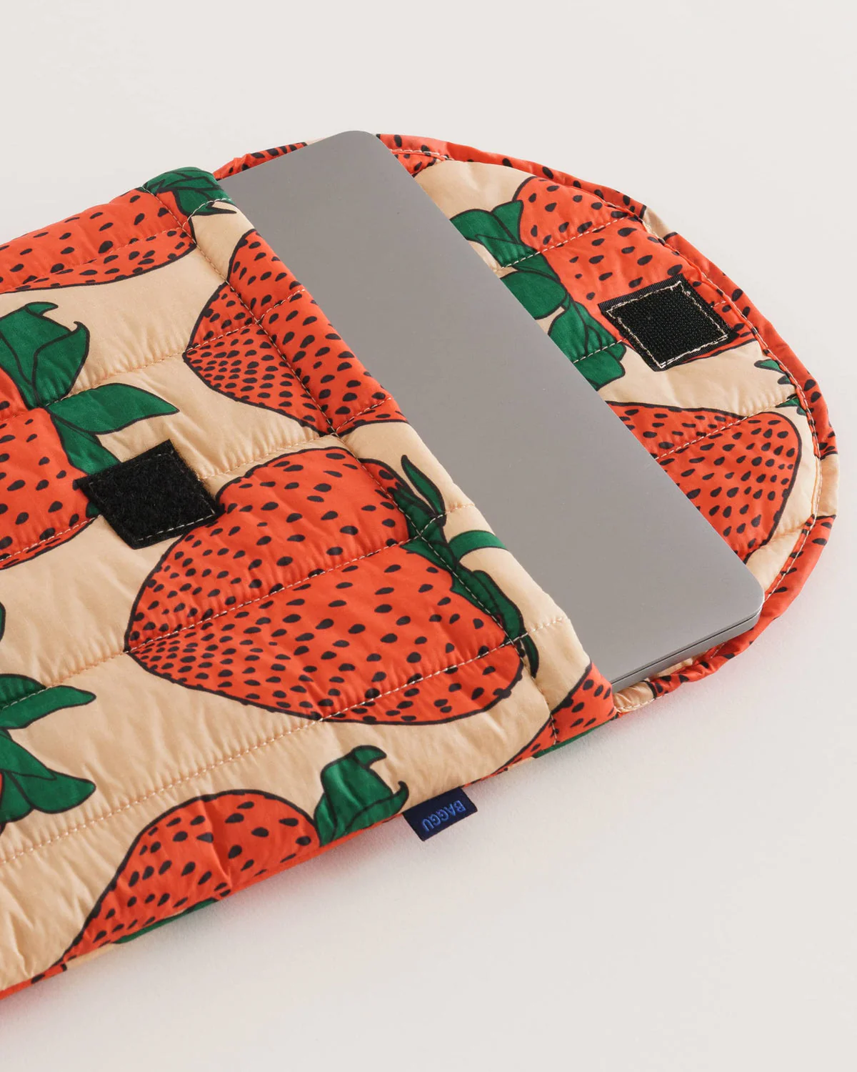 Puffy Laptop Sleeve 16" - Strawberry - Image 3