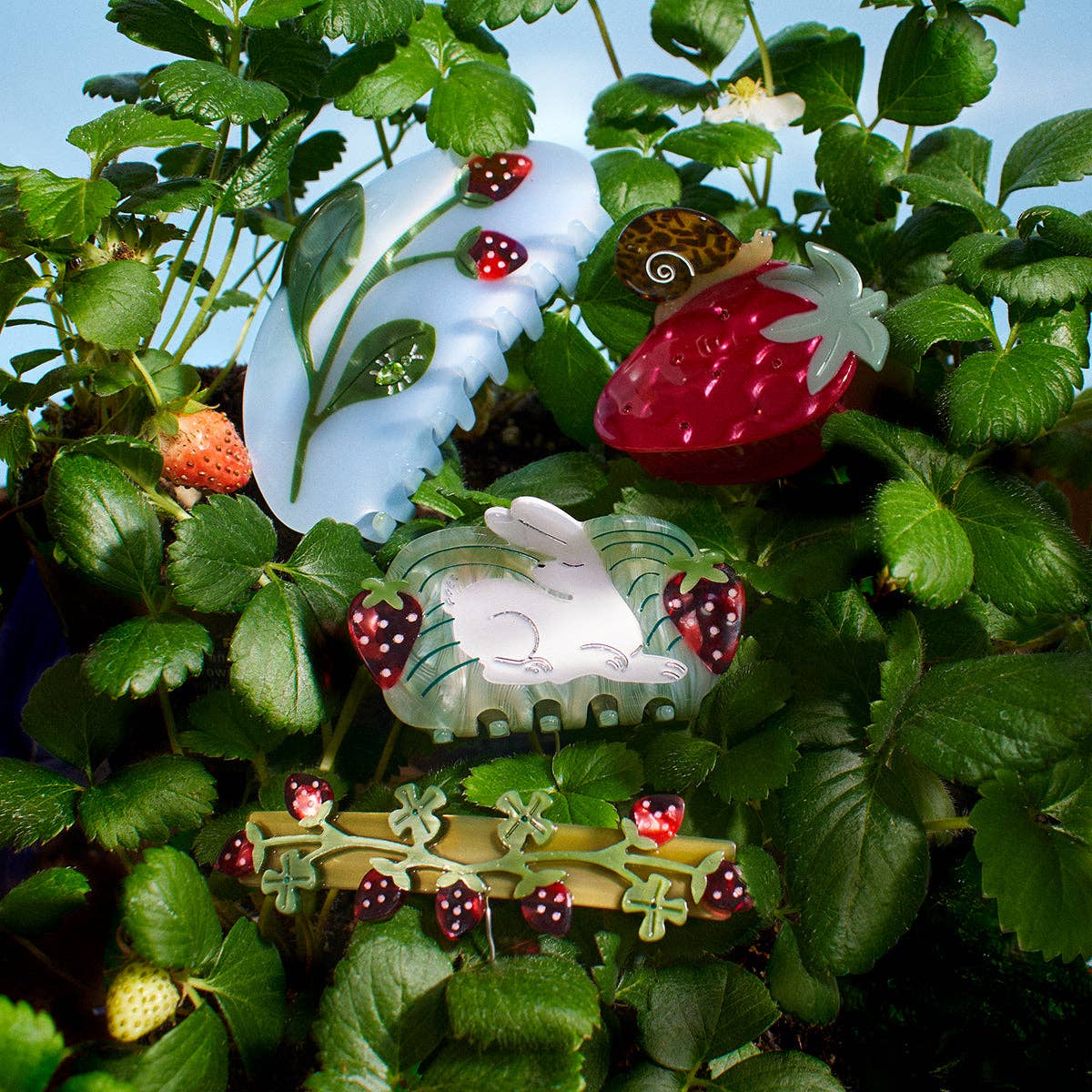 Strawberry Fields Claw - Image 3