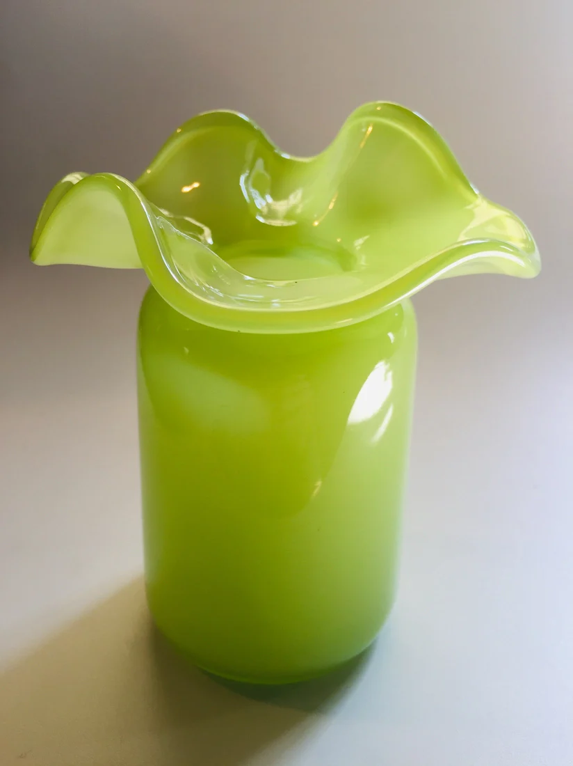 Ruffle Bud Vase - Image 4