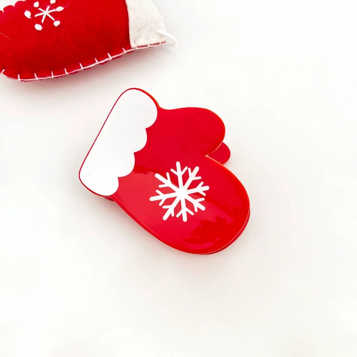 Snow Glove Hair Claw