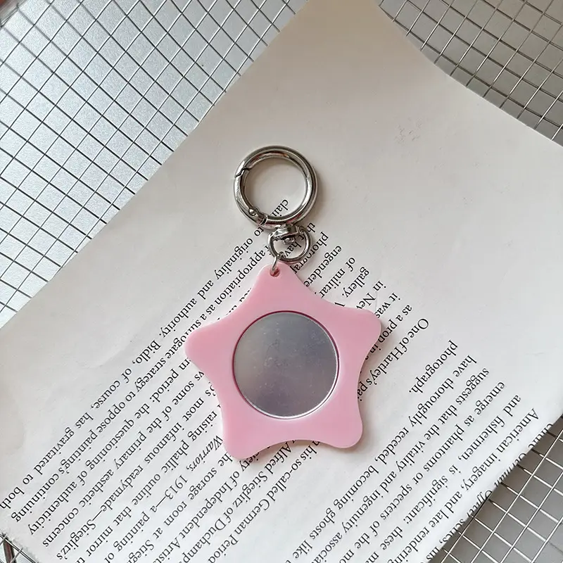 Star Shaped Mini Mirror Keychain - Image 2