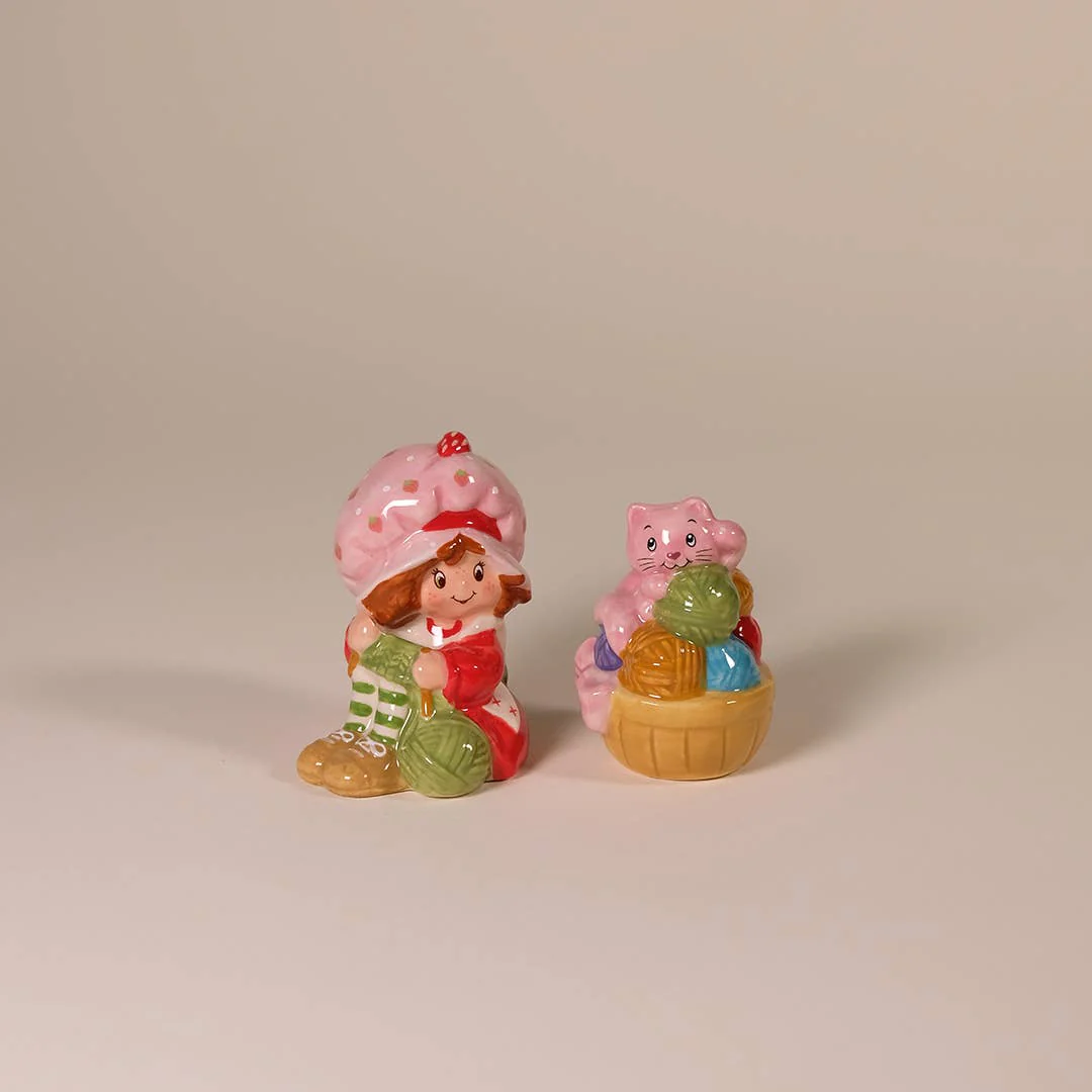 Strawberry Shortcake Purr-Fect Salt and Pepper Shakers - Image 4